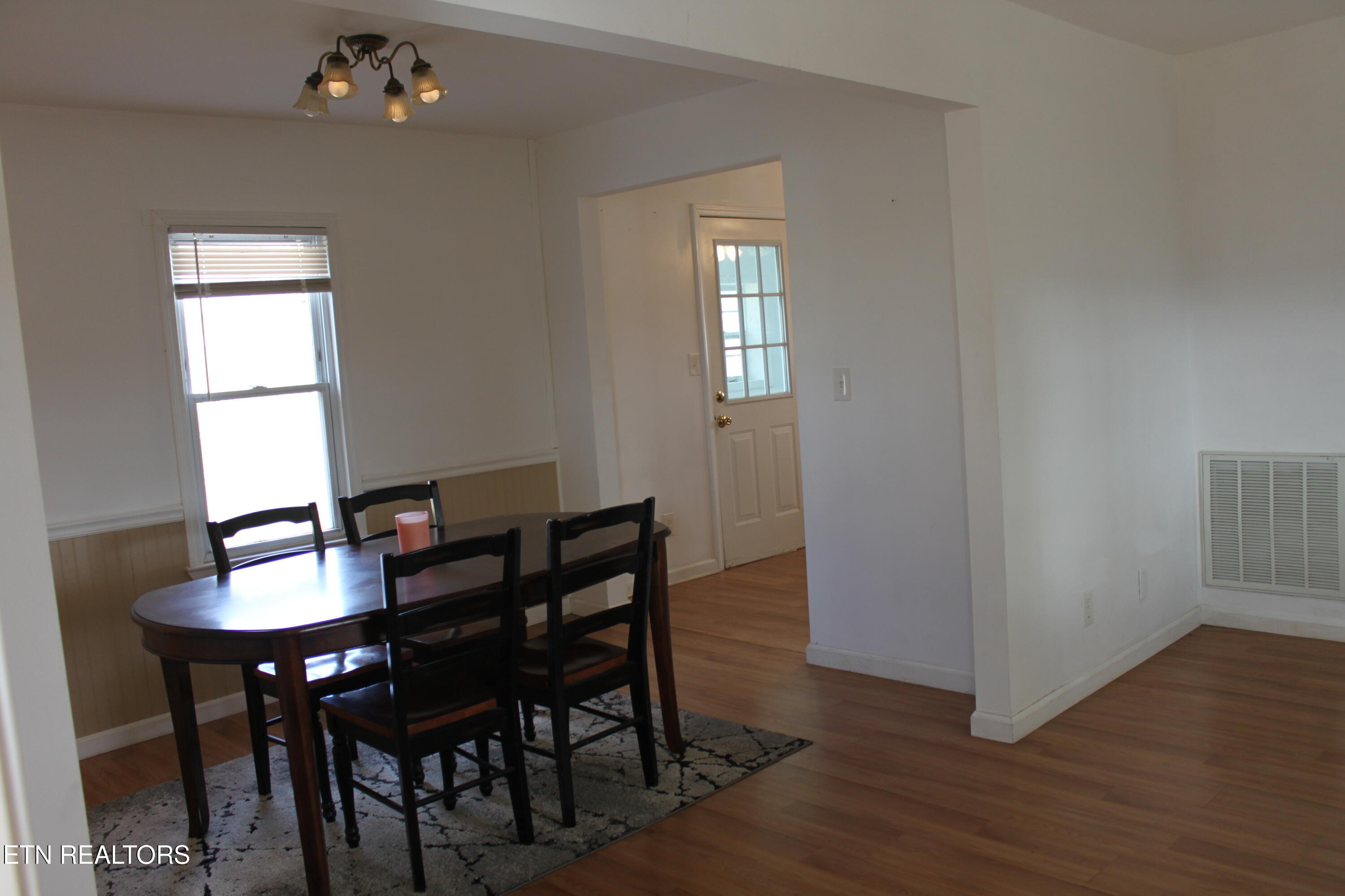 818 Medaris Street Clinton, TN 37716 - Photo 15 of 22 IMG_1739