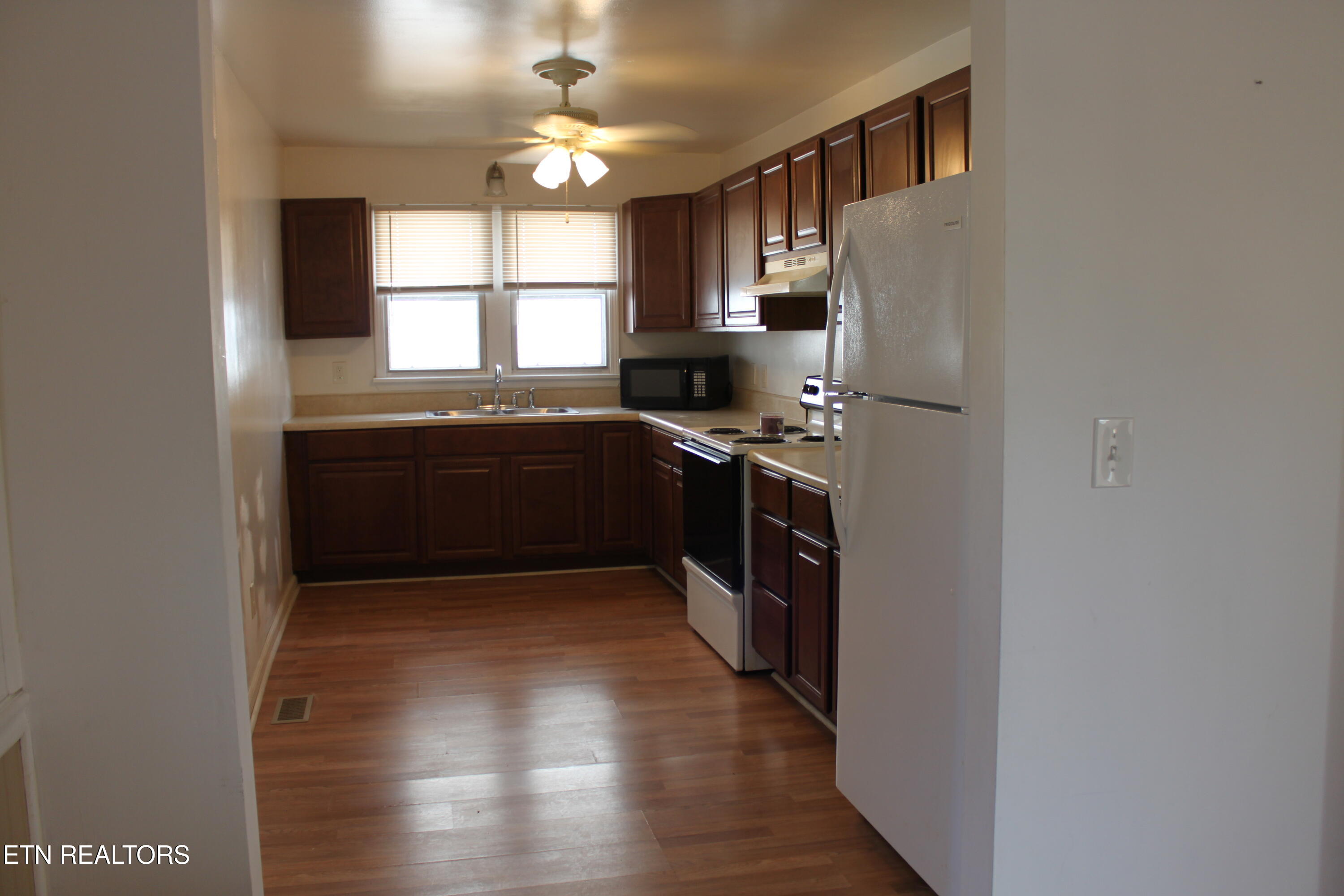 818 Medaris Street Clinton, TN 37716 - Photo 16 of 22 IMG_1742