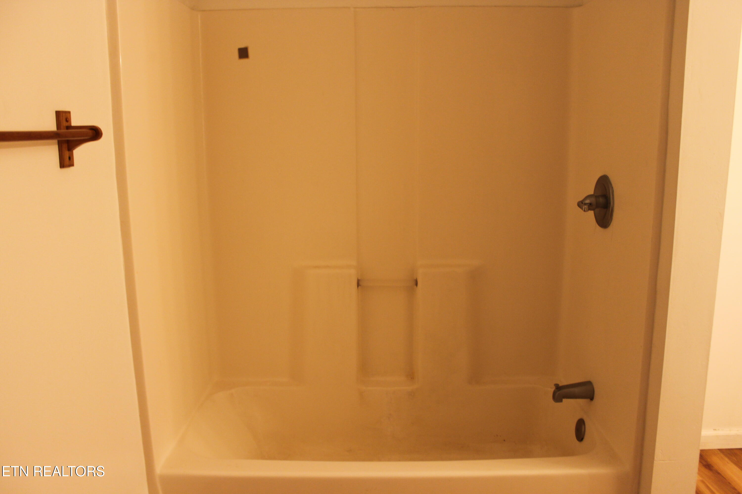 818 Medaris Street Clinton, TN 37716 - Photo 20 of 22 IMG_1727