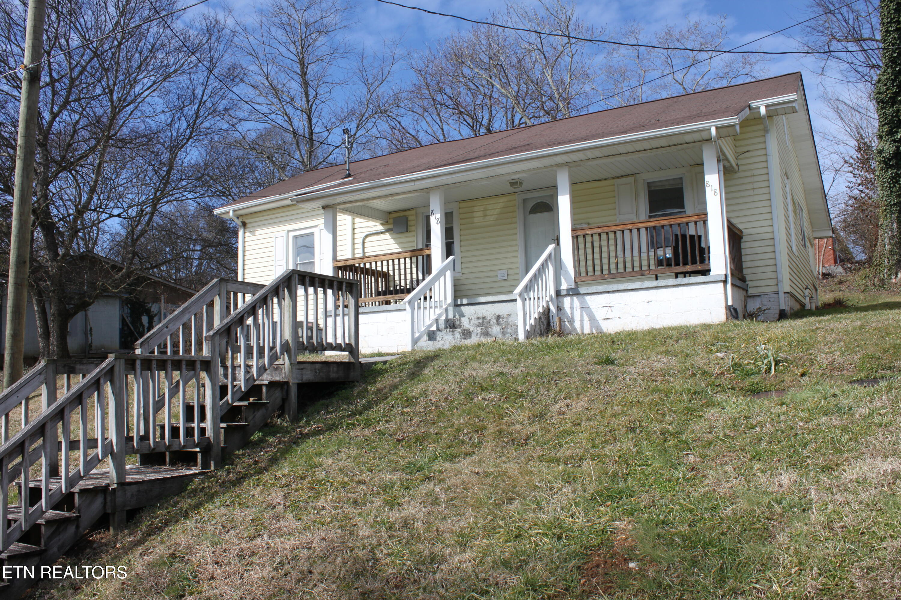 818 Medaris Street Clinton, TN 37716 - Photo 4 of 22 IMG_1747