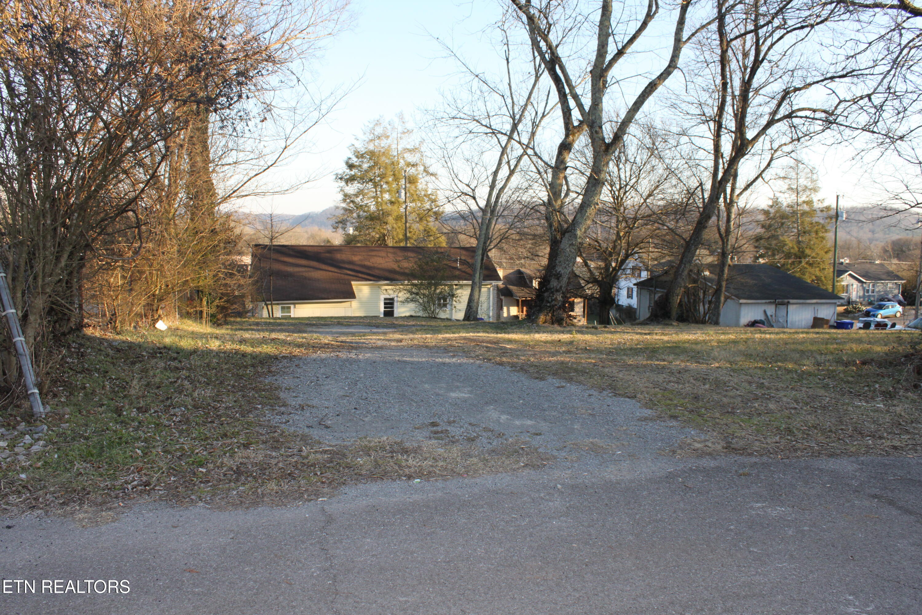 818 Medaris Street Clinton, TN 37716 - Photo 8 of 22 IMG_1714