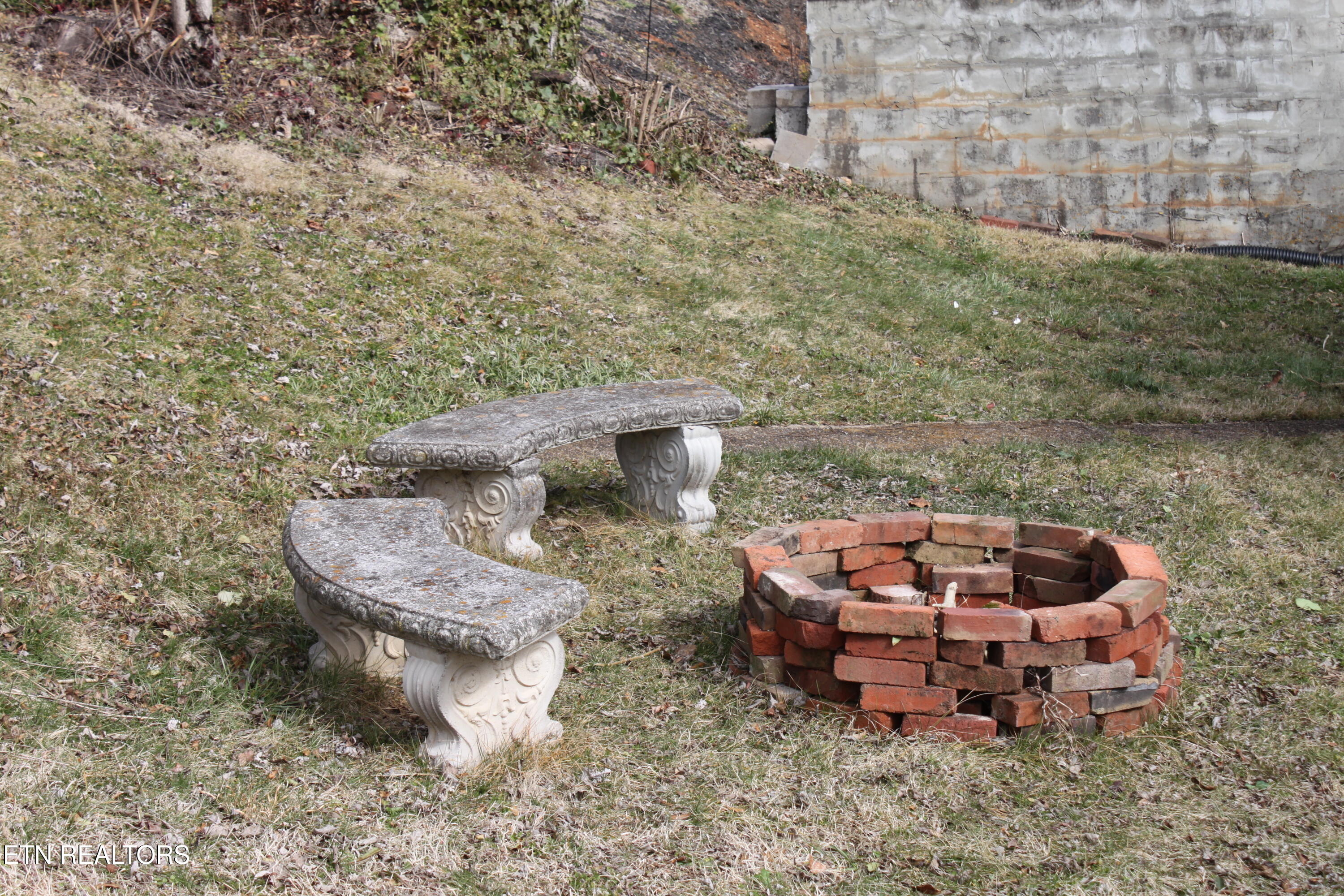 818 Medaris Street Clinton, TN 37716 - Photo 9 of 22 IMG_1734