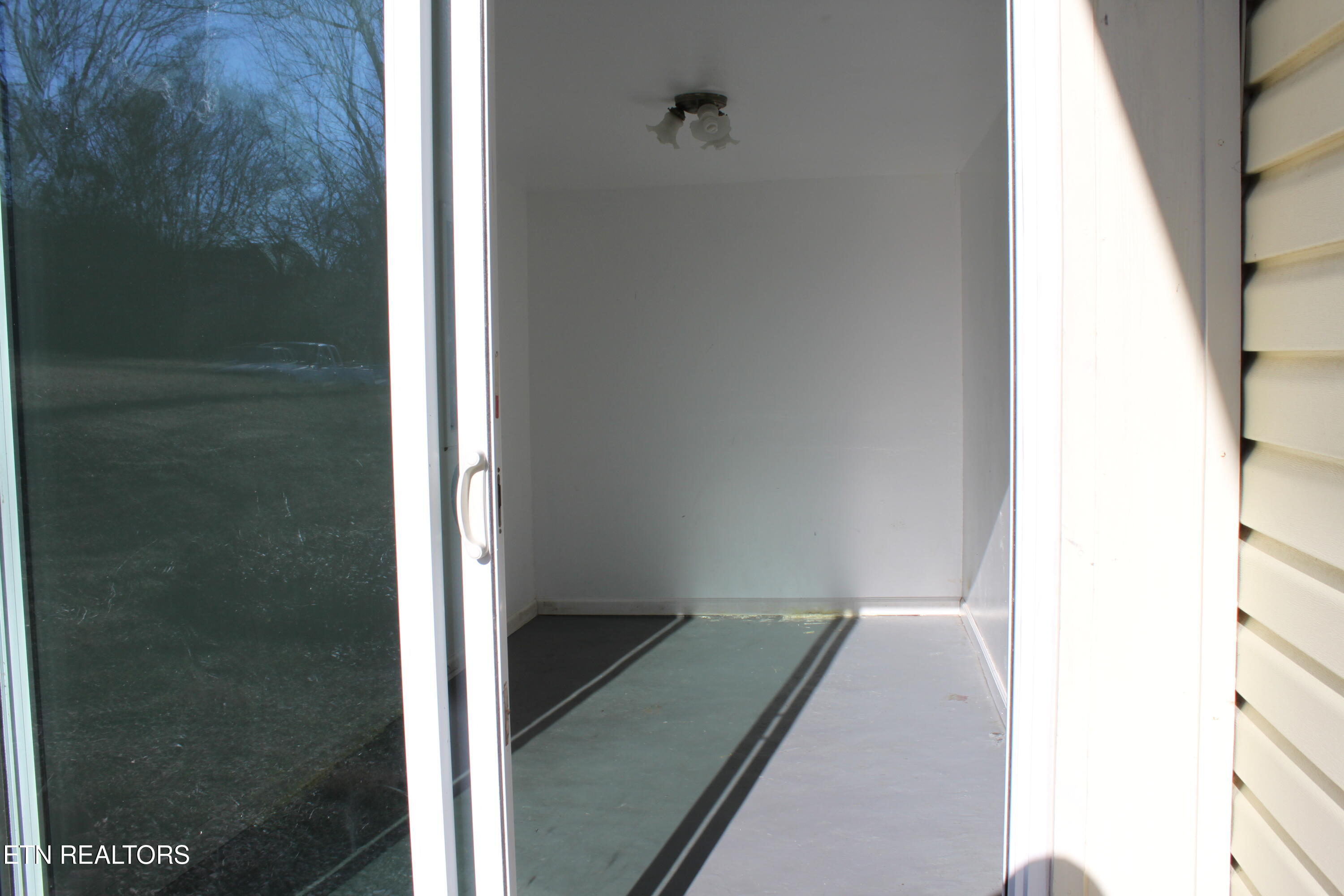 818 Medaris Street Clinton, TN 37716 - Photo 10 of 22 IMG_1706