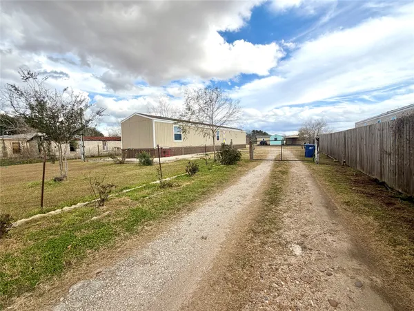 $186,000 | 310 Beaks Avenue, Eagle Lake, TX 77434