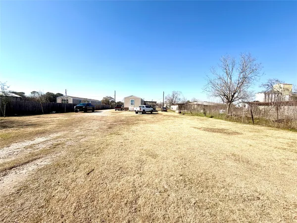 $186,000 | 310 Beaks Avenue, Eagle Lake, TX 77434
