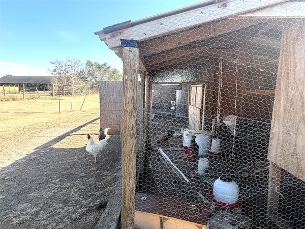 $186,000 | 310 Beaks Avenue, Eagle Lake, TX 77434