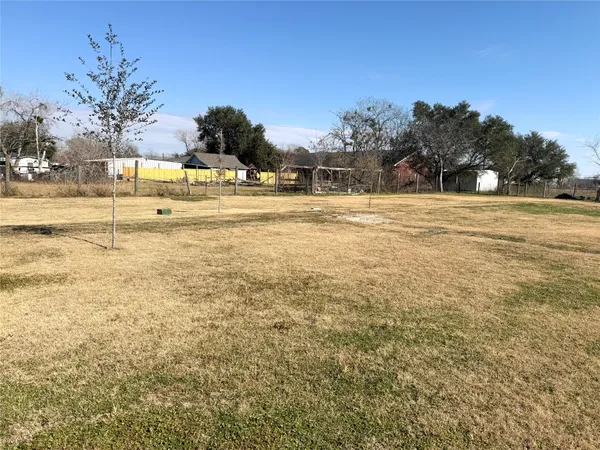 $186,000 | 310 Beaks Avenue, Eagle Lake, TX 77434