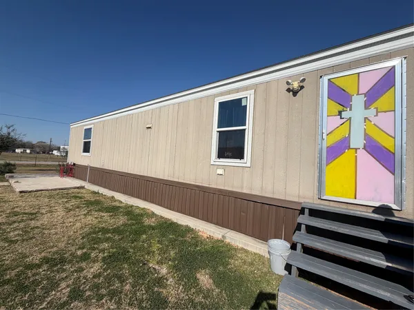 $186,000 | 310 Beaks Avenue, Eagle Lake, TX 77434