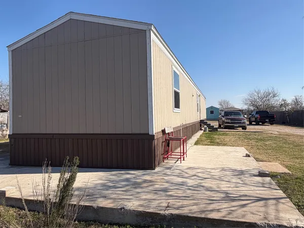 $186,000 | 310 Beaks Avenue, Eagle Lake, TX 77434
