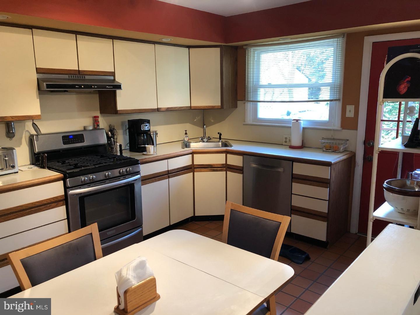 9214 Burbank Road Philadelphia, PA 19115 - Photo 15 of 24