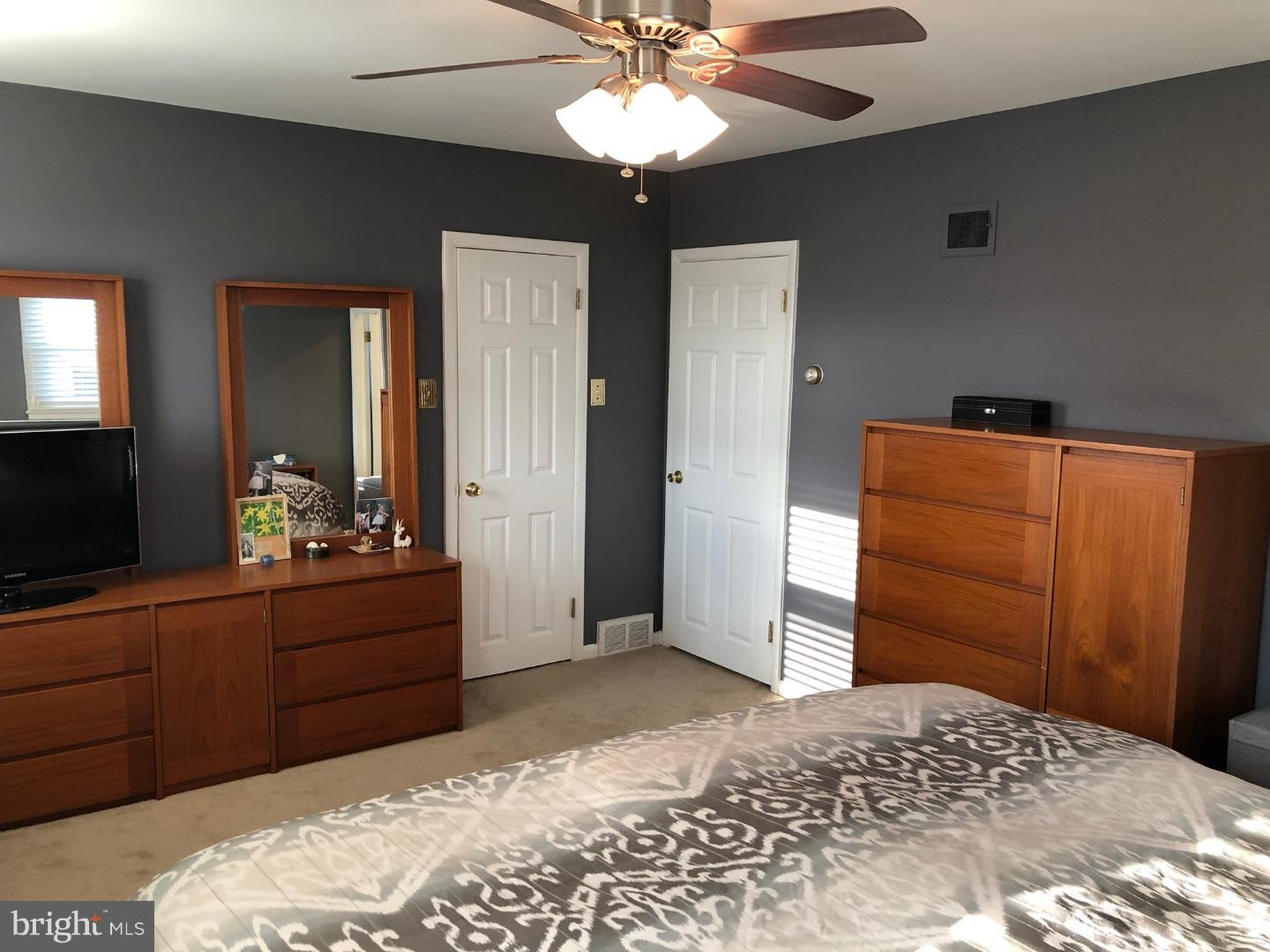 9214 Burbank Road Philadelphia, PA 19115 - Photo 18 of 24