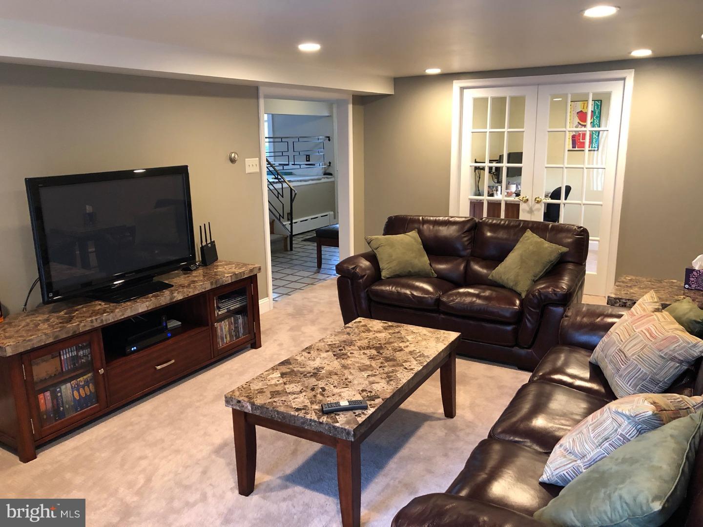 9214 Burbank Road Philadelphia, PA 19115 - Photo 3 of 24