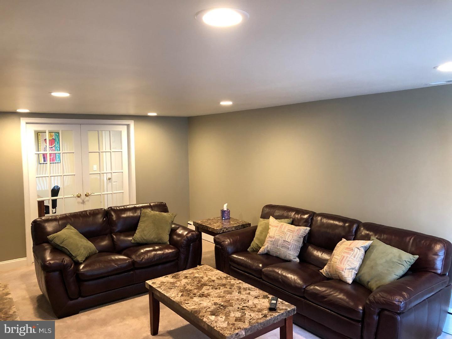 9214 Burbank Road Philadelphia, PA 19115 - Photo 4 of 24