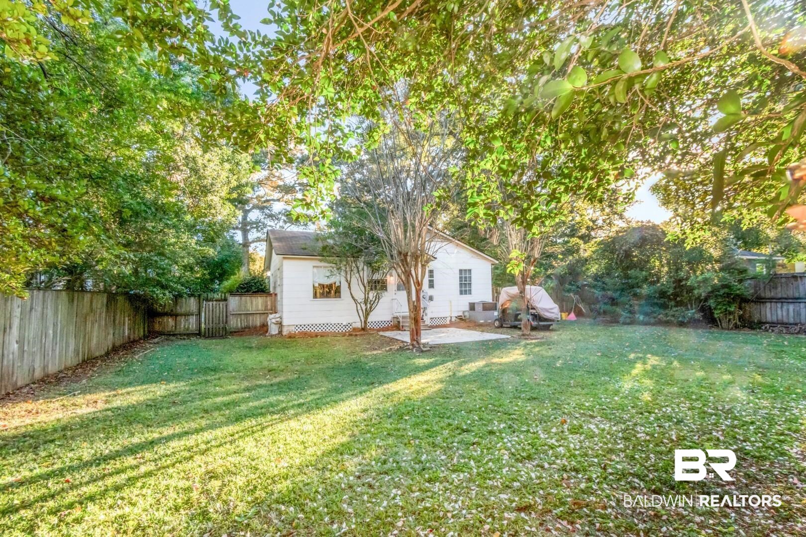 16 Princess Anne Road Mobile, AL 36608 - Photo 29 of 40 Fenced backyard with a patio