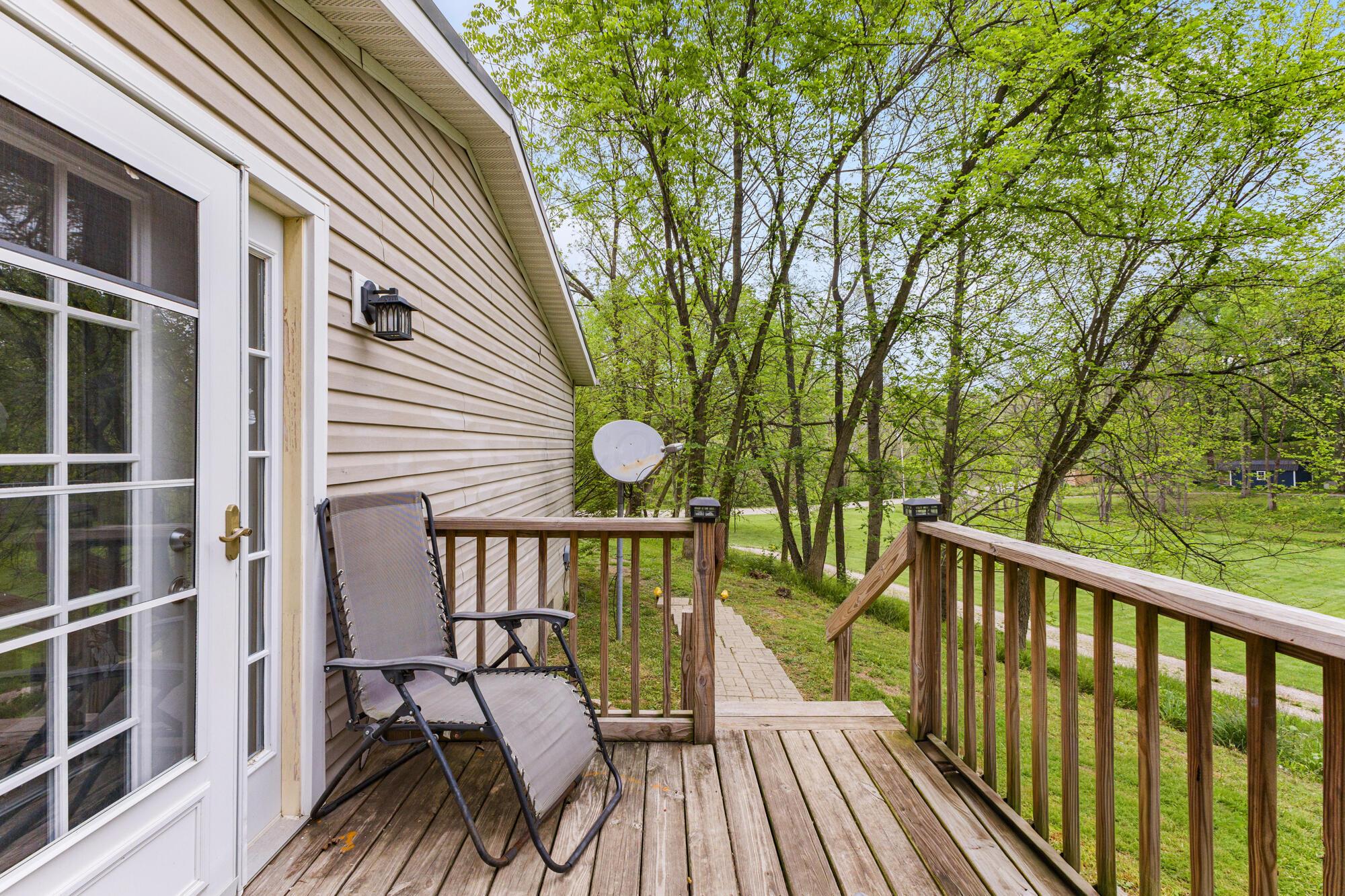 10541 Clearport Road Southwest Amanda, OH 43102 - Photo 26 of 39 Small Deck