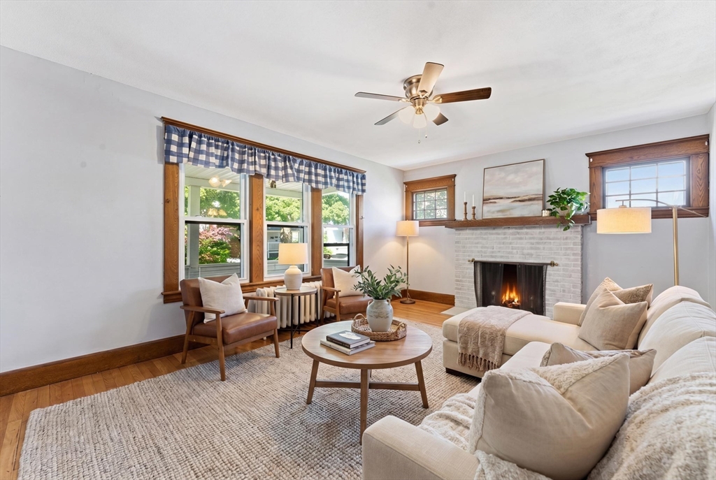 47 Thorndyke Street Springfield, MA 01118 - Photo 4 of 42