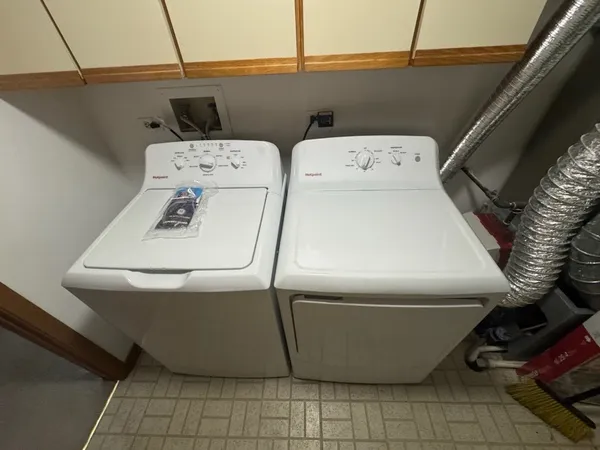 $2,399 | 1871 Fox Run Drive, Unit A, Elk Grove Village, IL 60007