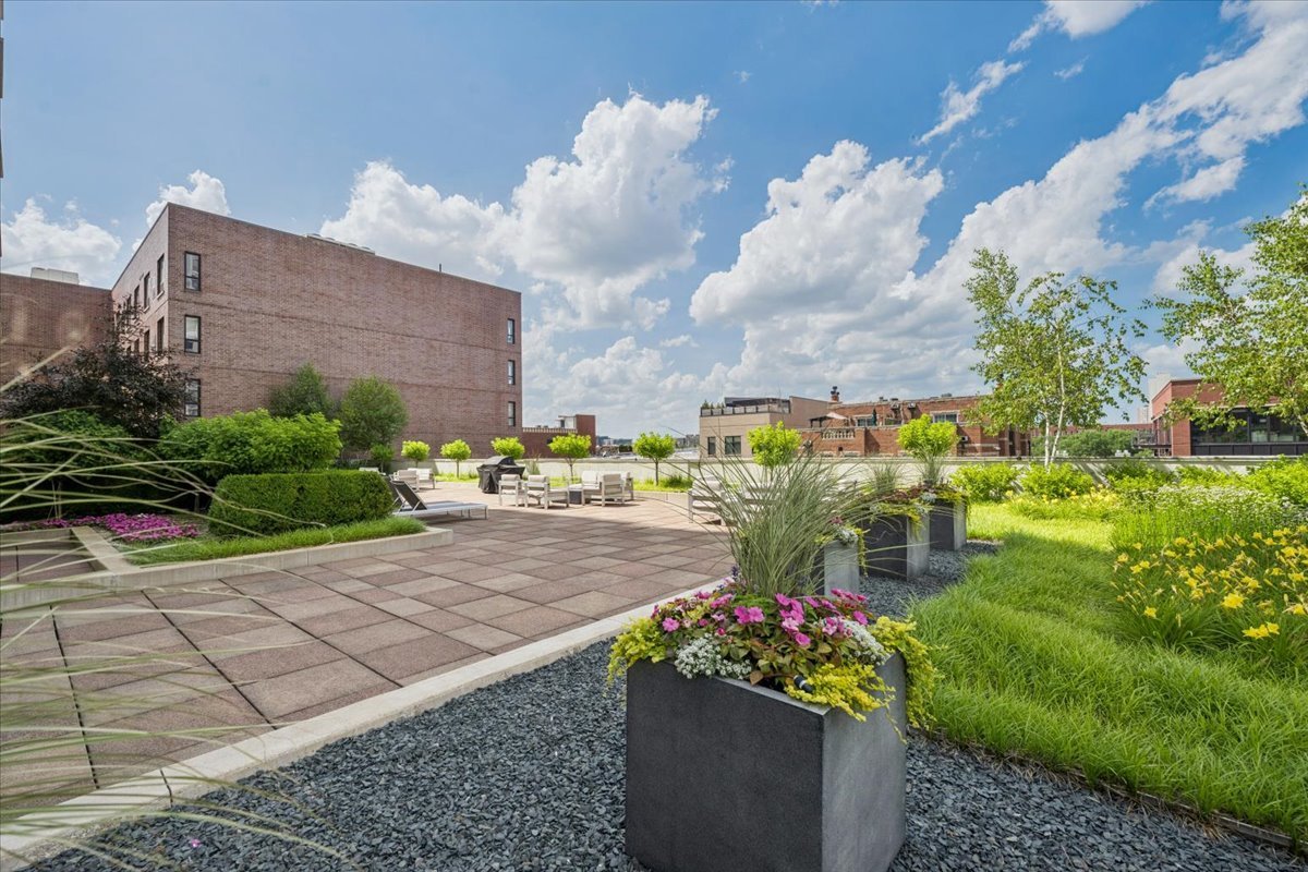 230 West Division Street, Unit 602 Chicago, IL 60610 - Photo 23 of 25