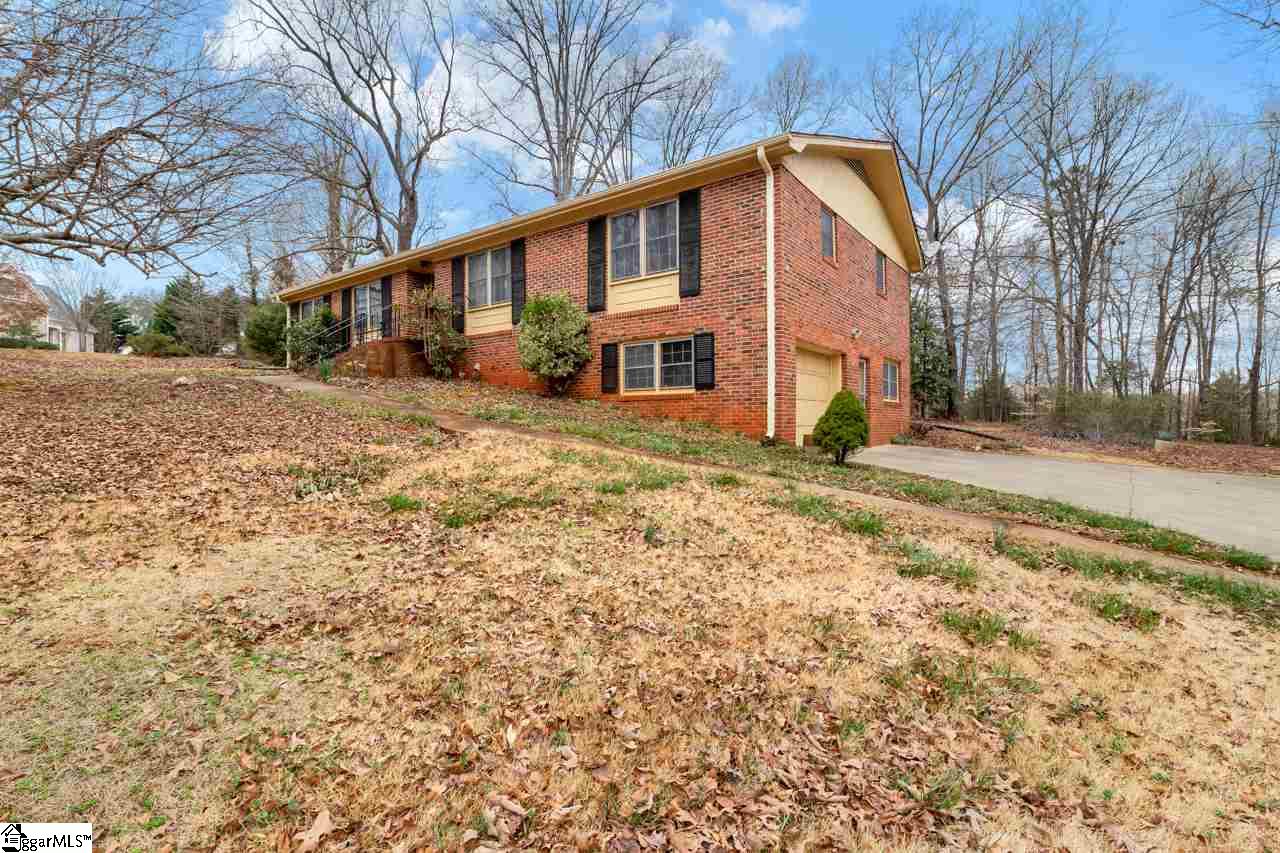111 Waterloo Circle Greer, SC 29650 - Photo 3 of 34 Gallery Image 3