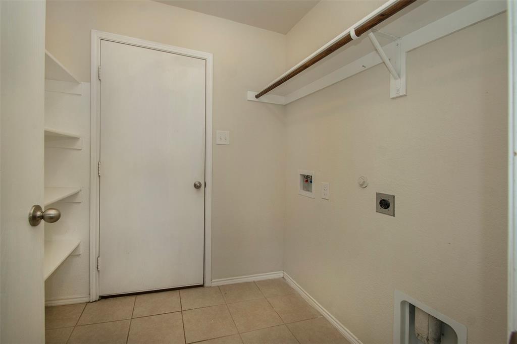 1423 Swan Ridge Drive Sherman, TX 75092 - Photo 11 of 21 Laundry area featuring electric dryer hookup, hookup for a washing machine, light tile patterned floors, and gas dryer hookup