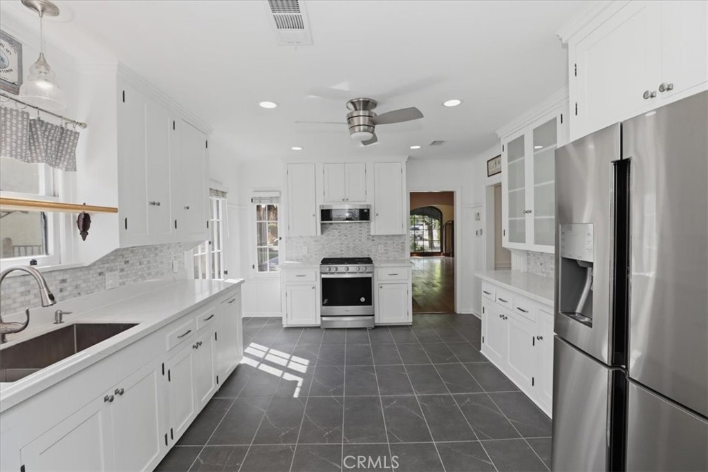 4593 Merrill Avenue Riverside, CA 92506 - Photo 13 of 34