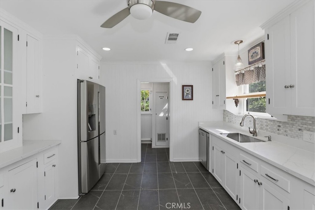 4593 Merrill Avenue Riverside, CA 92506 - Photo 16 of 34
