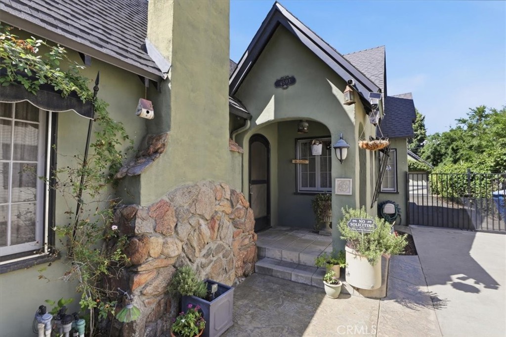 4593 Merrill Avenue Riverside, CA 92506 - Photo 4 of 34