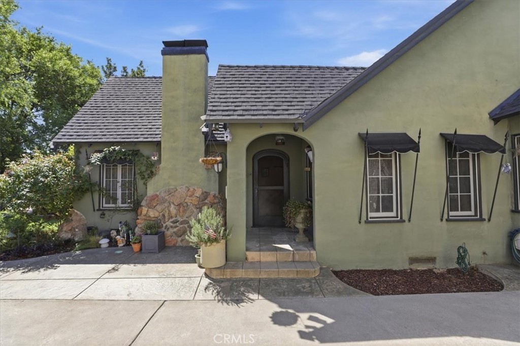 4593 Merrill Avenue Riverside, CA 92506 - Photo 5 of 34