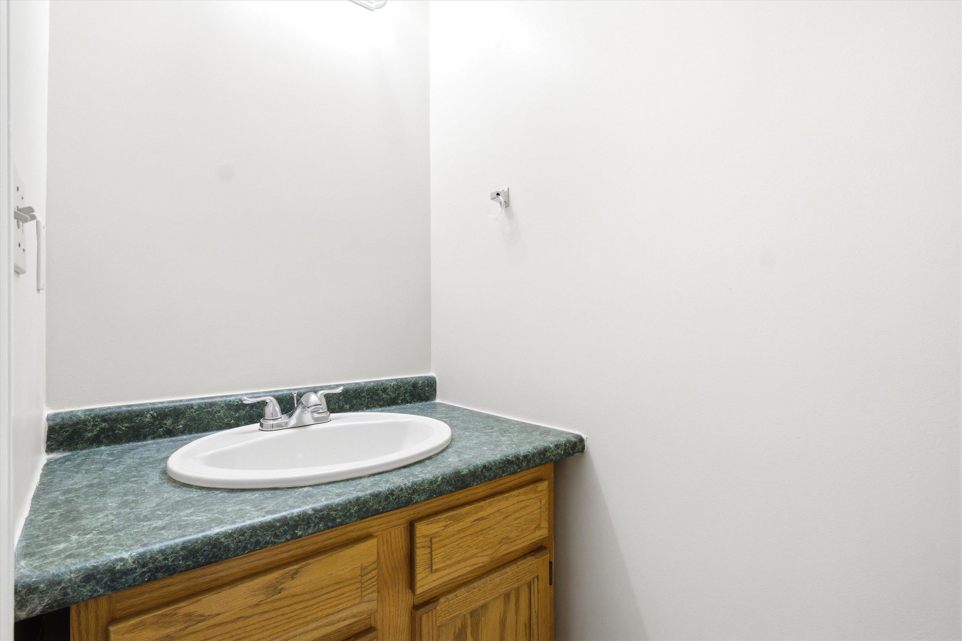 180 Spruce Street, Unit A Manchester, NH 03103 - Photo 18 of 26