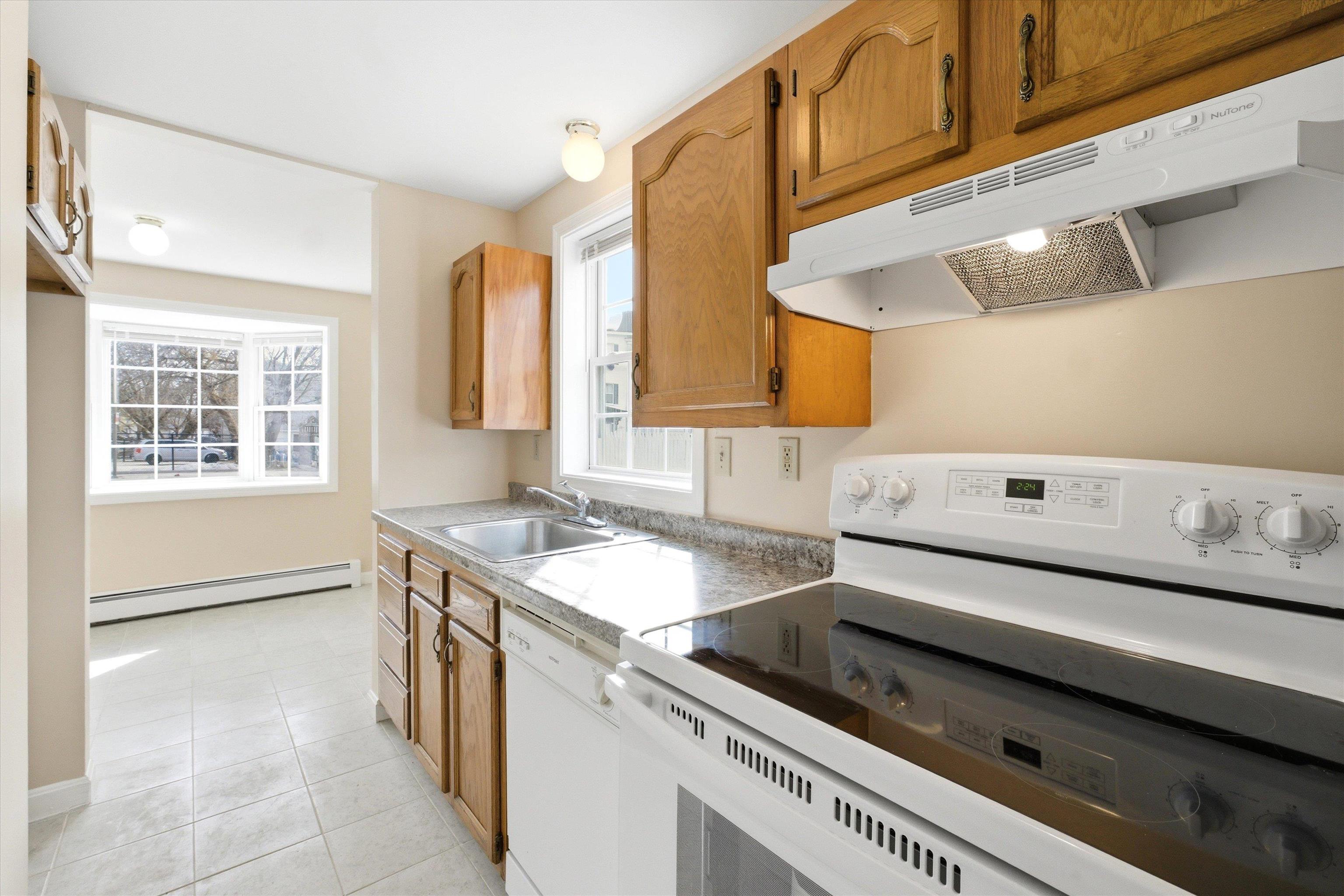 180 Spruce Street, Unit A Manchester, NH 03103 - Photo 6 of 26