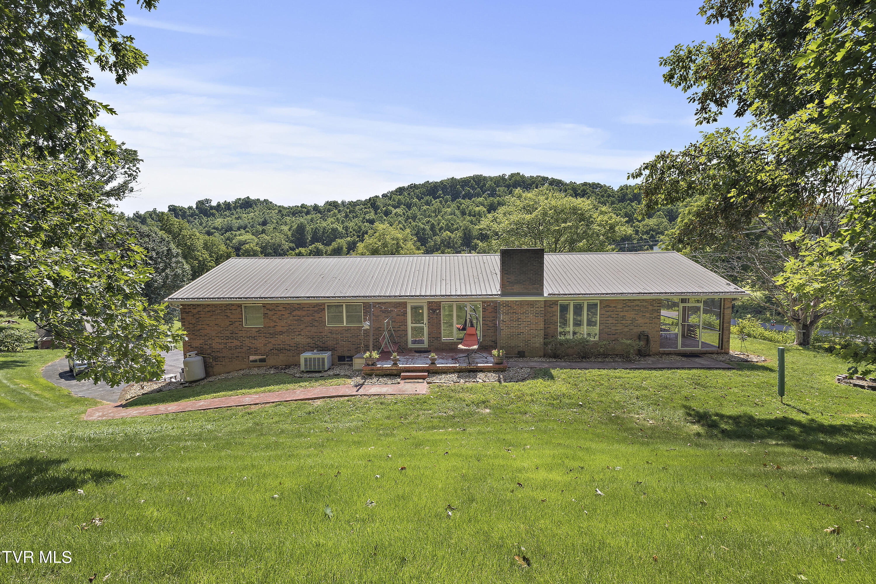 120 Rocky Branch Road Elizabethton, TN 37643 - Photo 7 of 73 128A5850