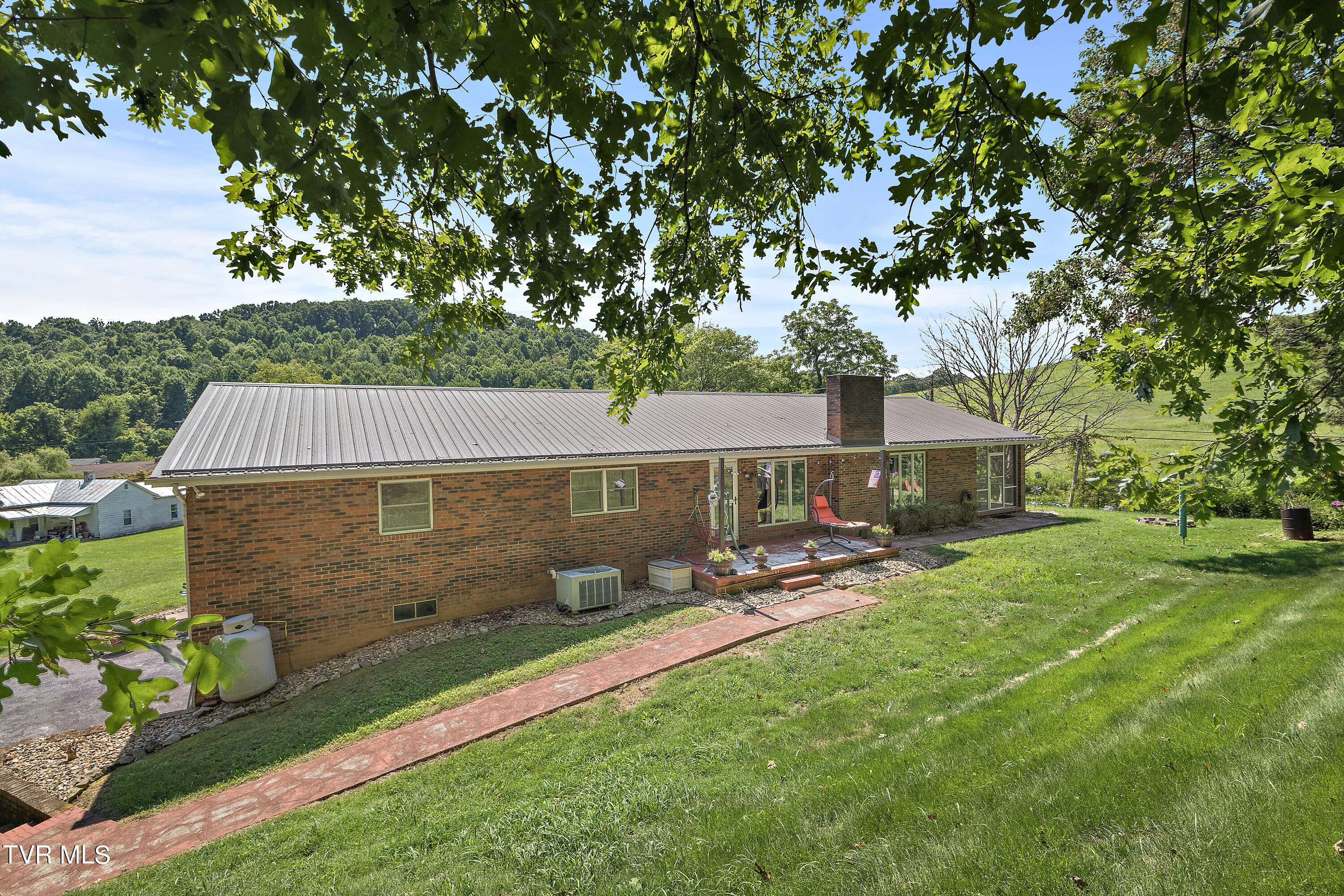 120 Rocky Branch Road Elizabethton, TN 37643 - Photo 9 of 73 128A5847