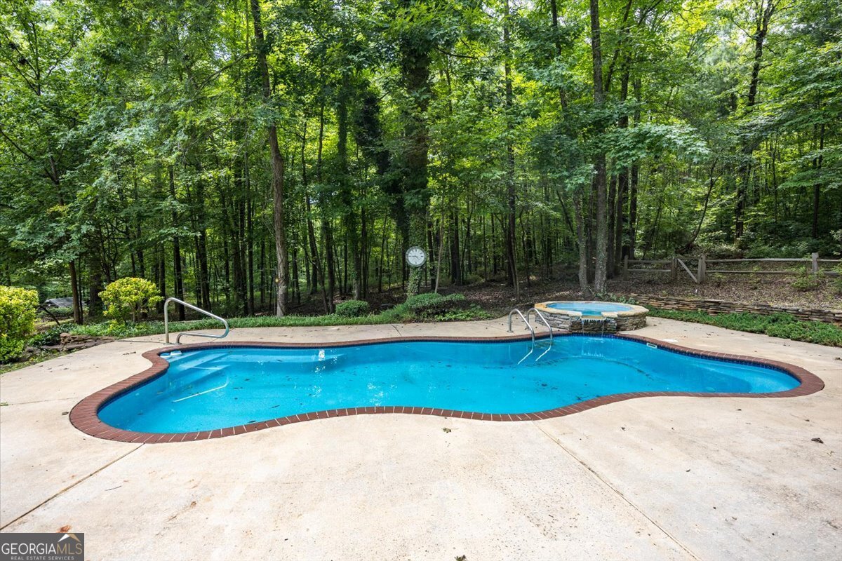 201 Manor Court Forsyth, GA 31029 - Photo 2 of 30