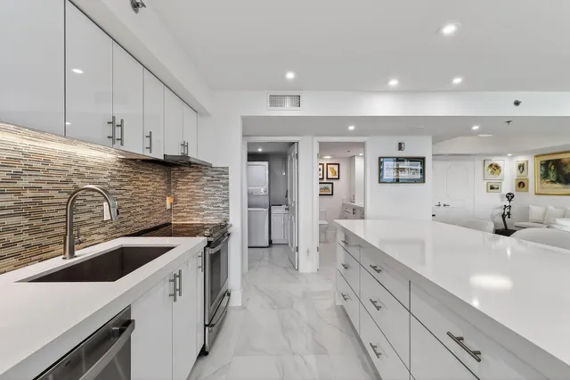 $1,195,000 | 5280 North Ocean Drive, Unit 11F, Singer Island, FL 33404