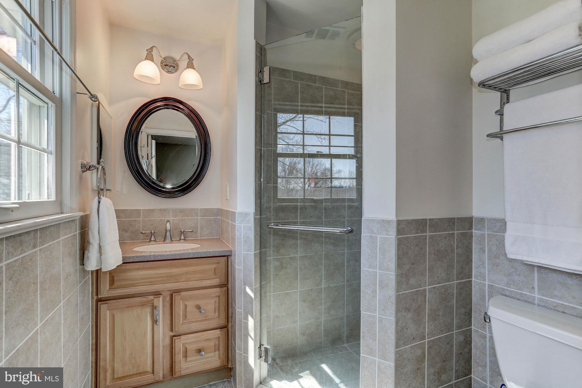 8967 Woodward Road Marshall, VA 20115 - Photo 17 of 29 Bath (Master)