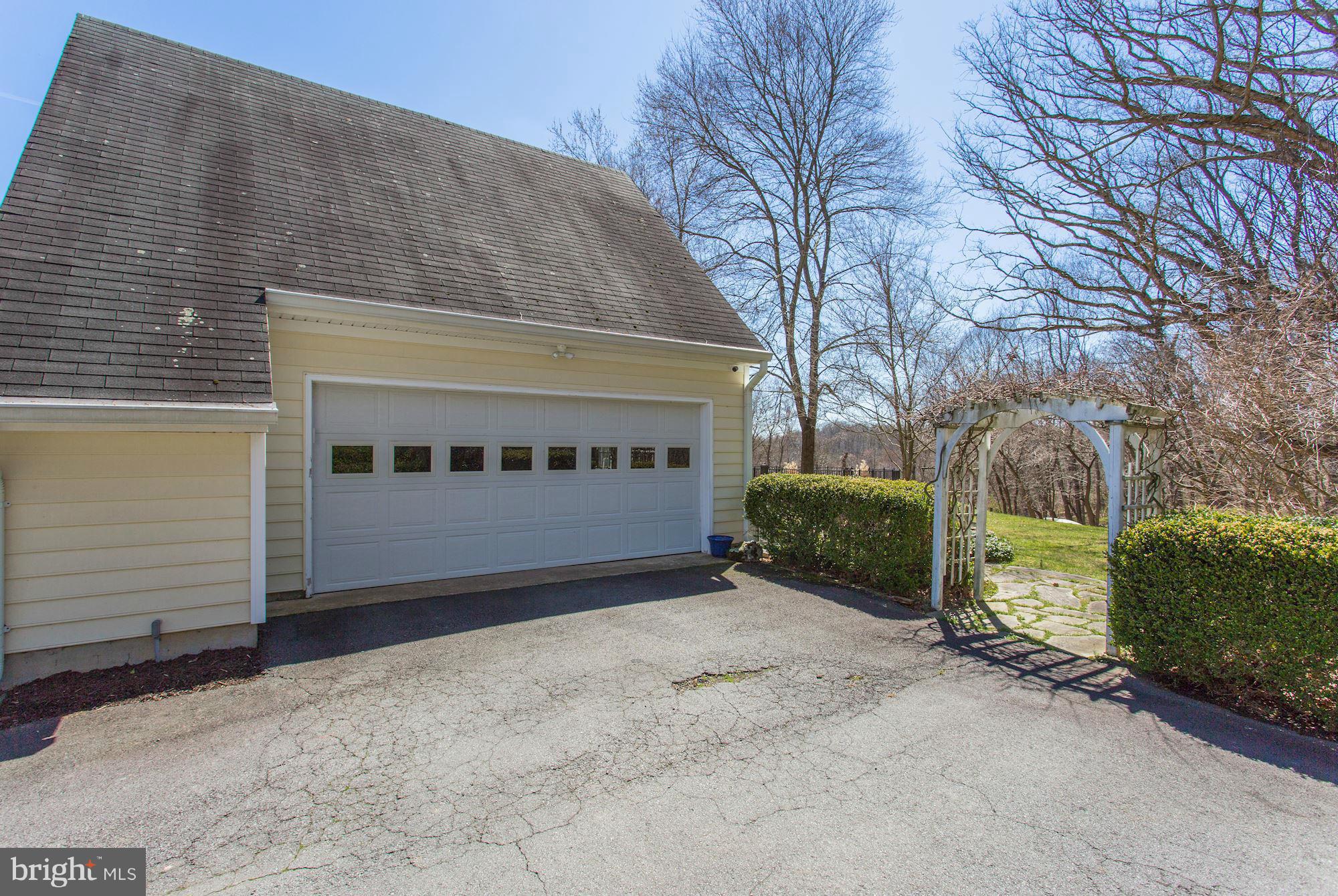 8967 Woodward Road Marshall, VA 20115 - Photo 24 of 29 2 car garage