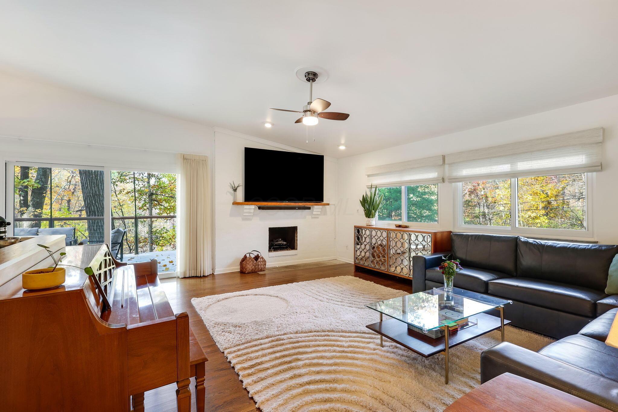 349 East Cooke Road Columbus, OH 43214 - Photo 23 of 78 Living Room