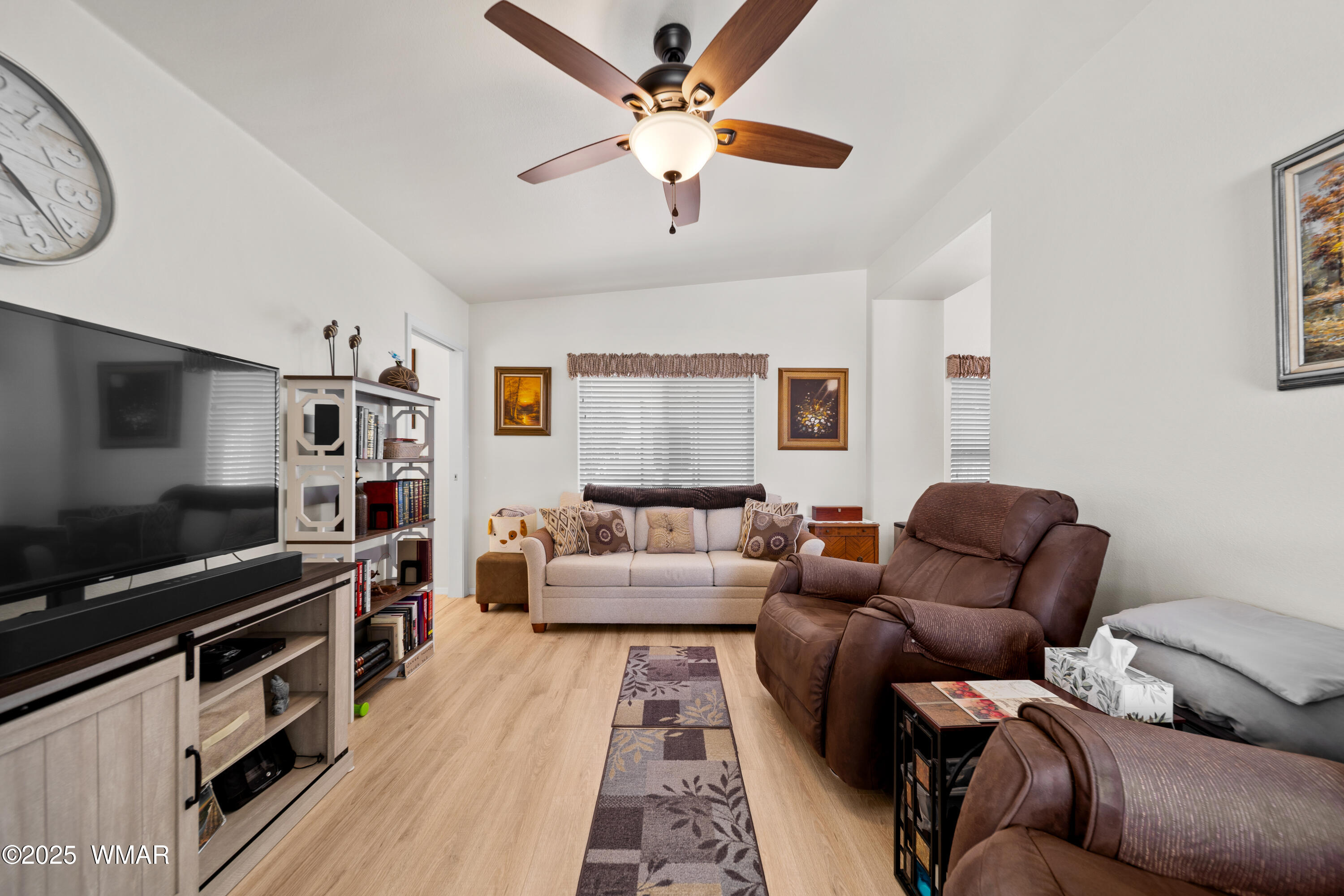 8213 Apache Way, Unit 415 Show Low, AZ 85901 - Photo 3 of 16 a living room with furniture and a flat screen tv