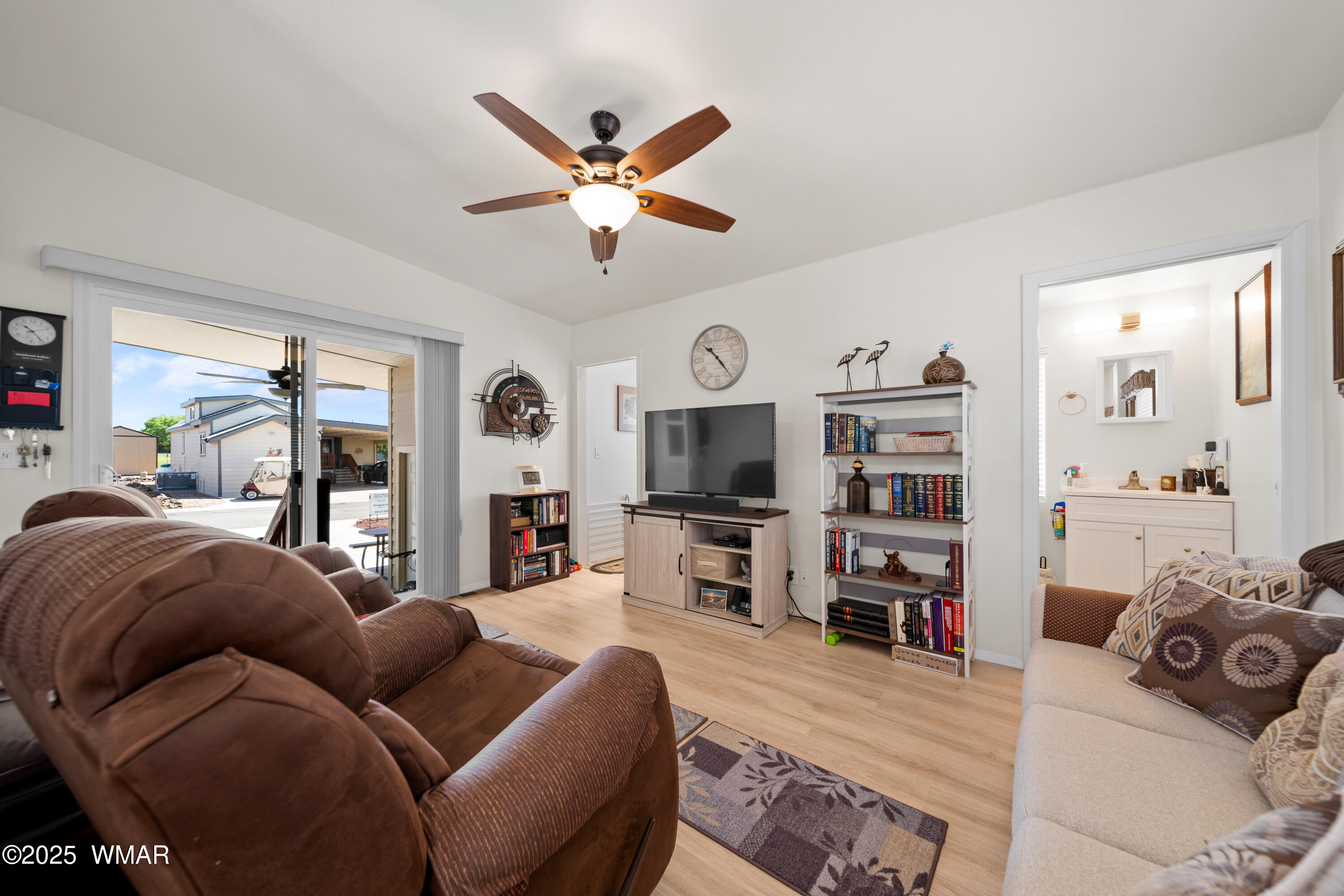 8213 Apache Way, Unit 415 Show Low, AZ 85901 - Photo 4 of 16 a living room with furniture and a flat screen tv