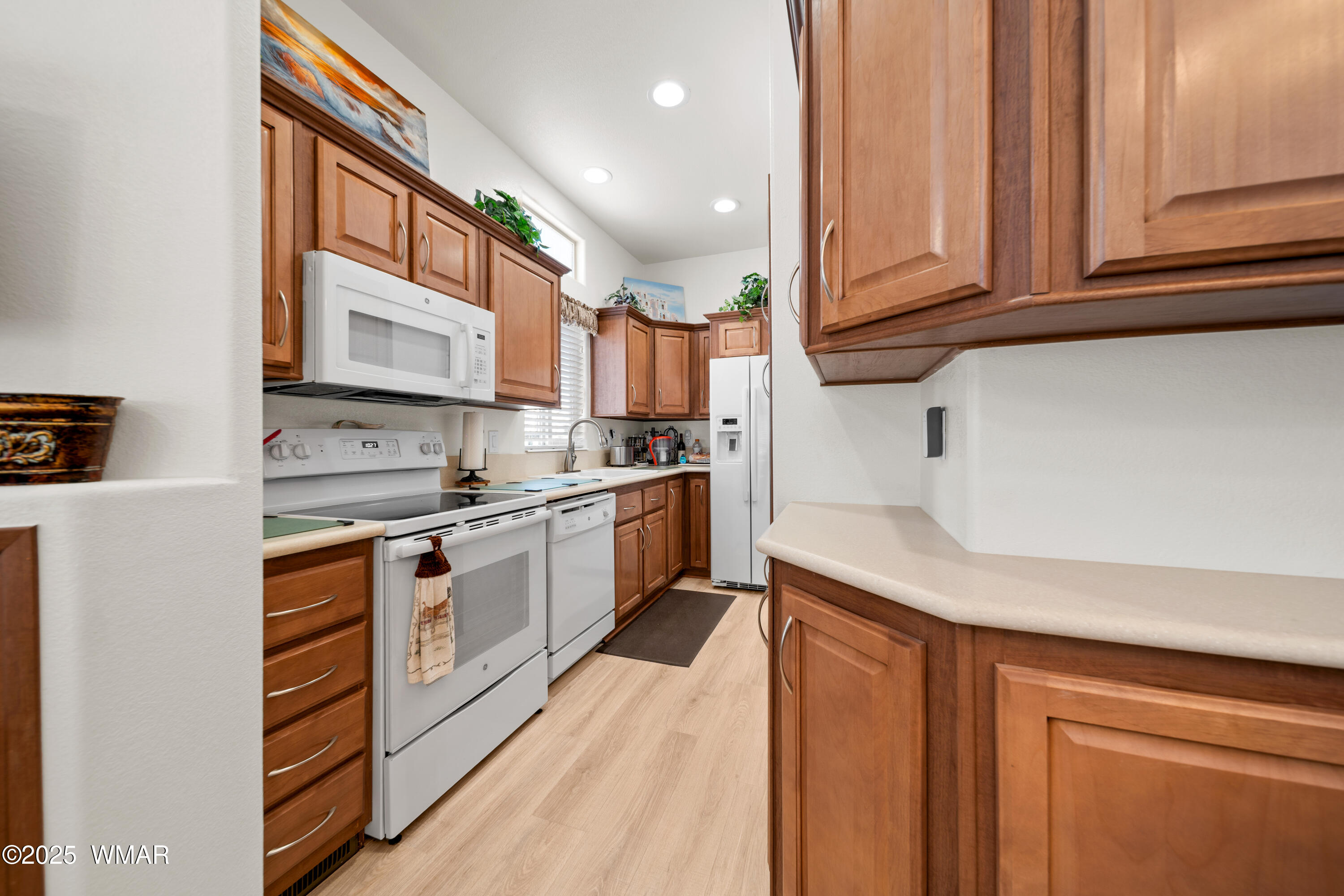 8213 Apache Way, Unit 415 Show Low, AZ 85901 - Photo 7 of 16 a kitchen with stainless steel appliances granite countertop a stove a sink and a microwave