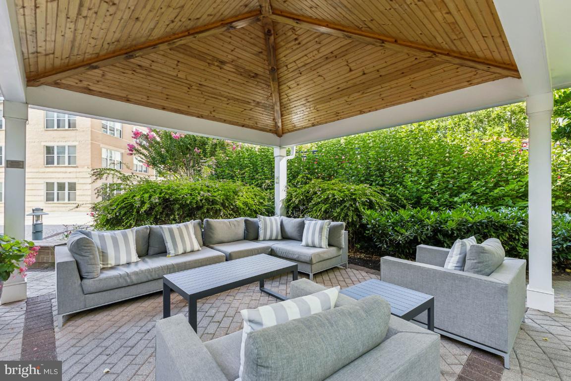 12000 Market Street, Unit 151 Reston, VA 20190 - Photo 49 of 58 Courtyard amenities