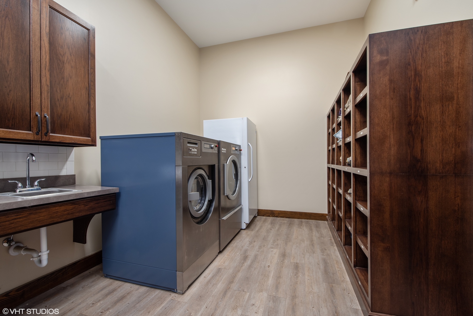14341 West Old School Road Libertyville, IL 60048 - Photo 9 of 24 a utility room with dryer and washer