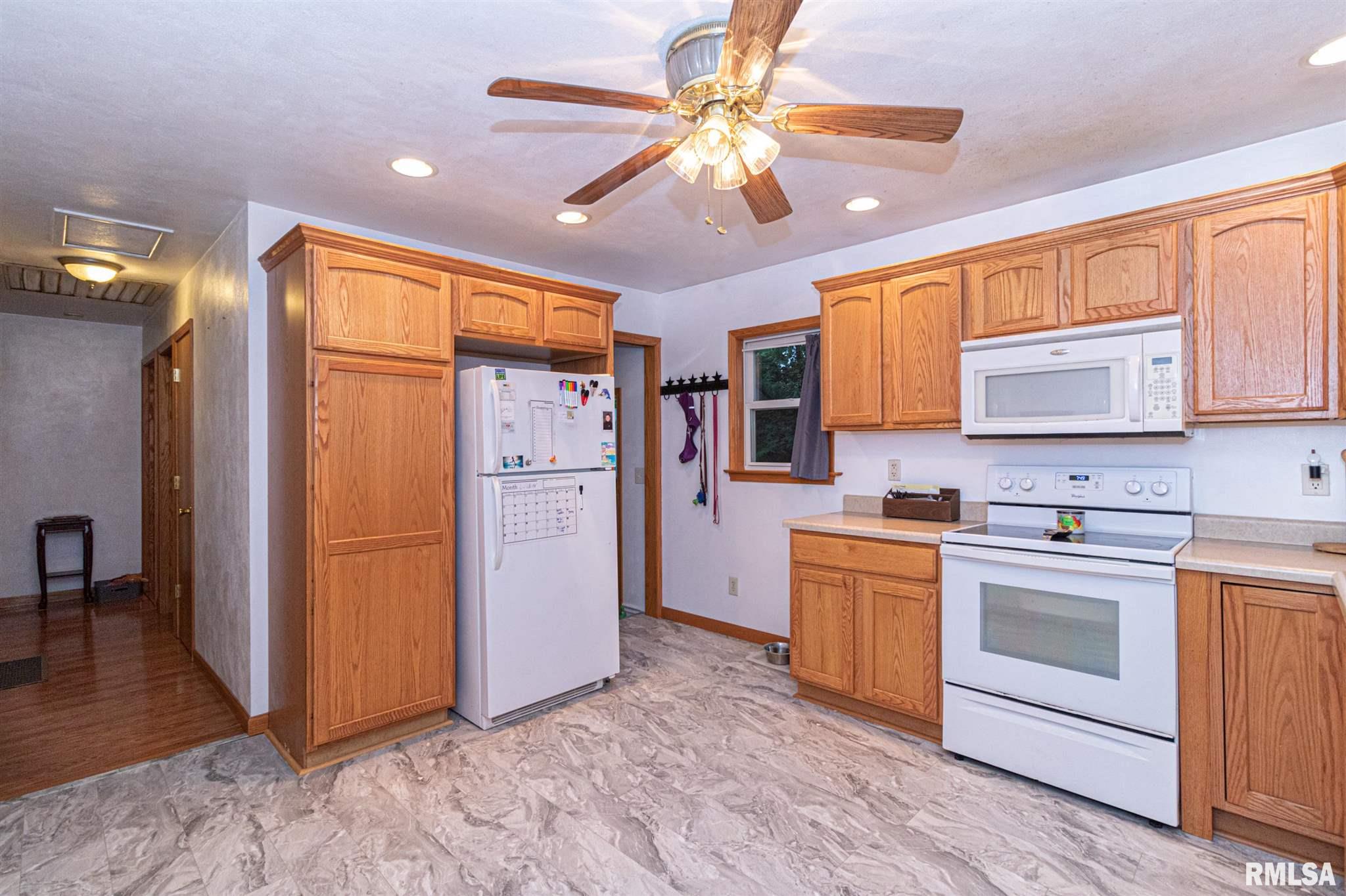 5016 North Hamilton Road Peoria, IL 61614 - Photo 11 of 28 Gallery Image 11