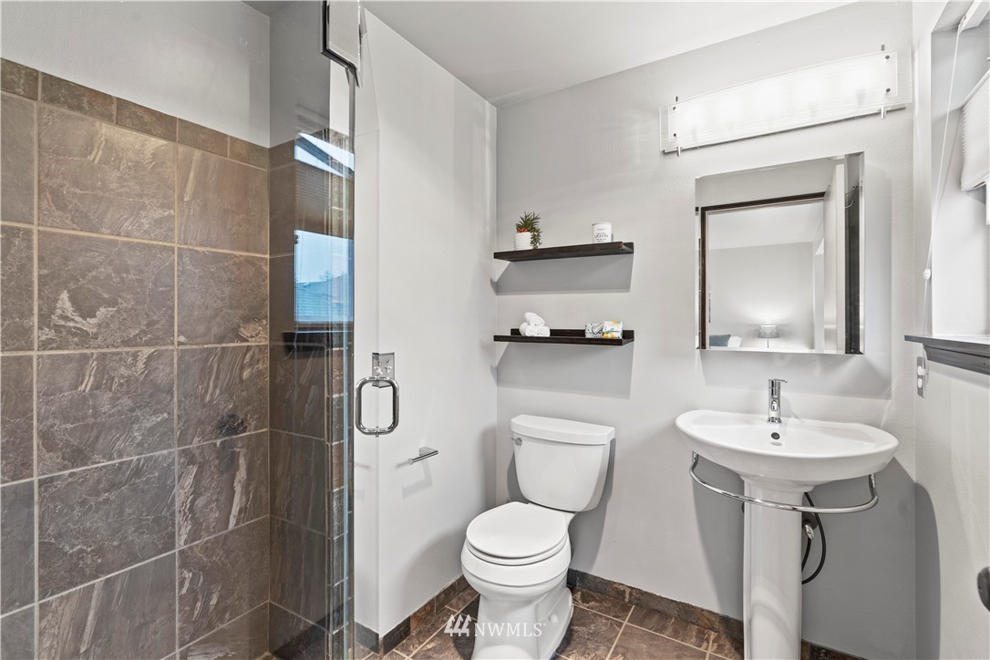 7435 210th Street Southwest, Unit 6 Edmonds, WA 98026 - Photo 14 of 19