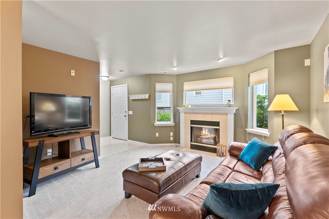 7435 210th Street Southwest, Unit 6 Edmonds, WA 98026 - Photo 3 of 19
