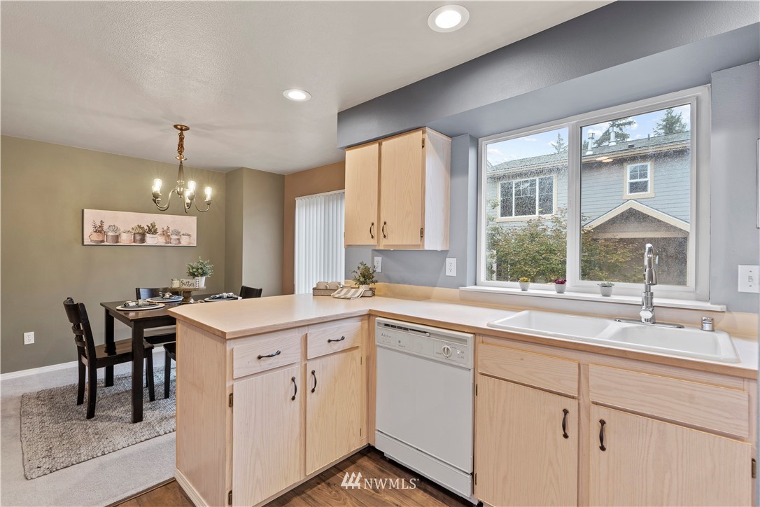 7435 210th Street Southwest, Unit 6 Edmonds, WA 98026 - Photo 8 of 19