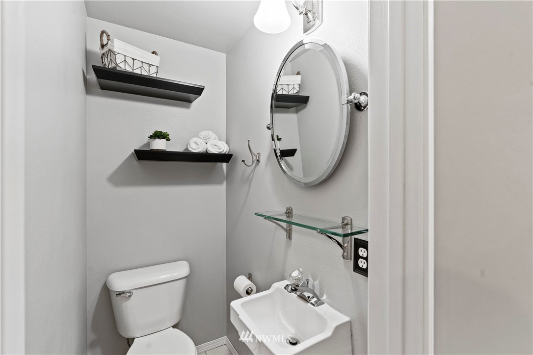7435 210th Street Southwest, Unit 6 Edmonds, WA 98026 - Photo 10 of 19