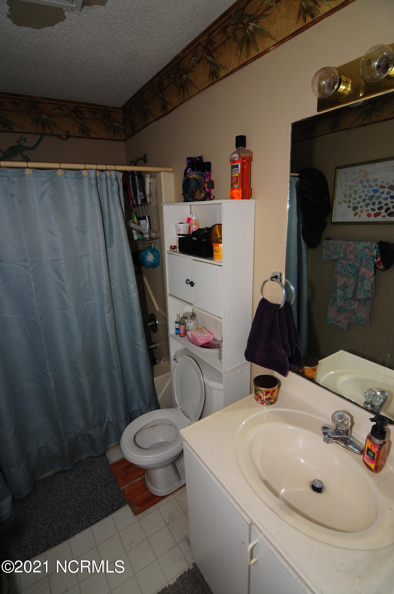 1104 Beasley Road Wilmington, NC 28409 - Photo 17 of 18 1108B bathroom