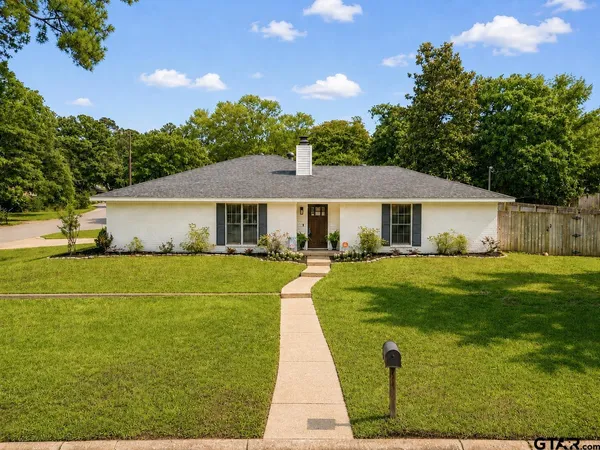 $349,900 | 19017 Pinedale Circle, Flint, TX 75762
