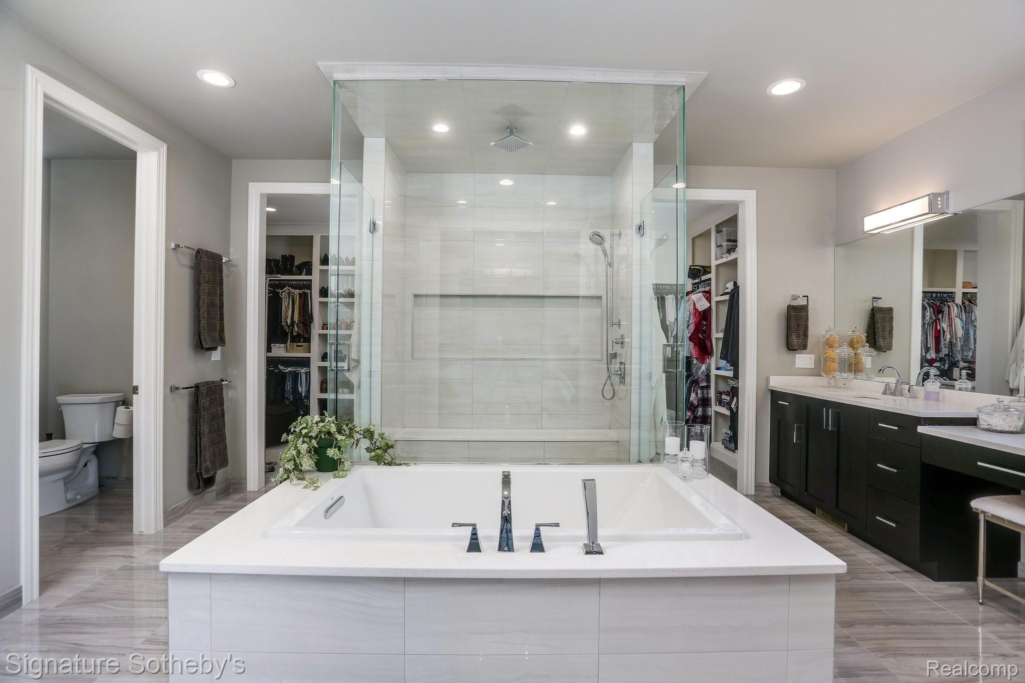 3651 Walnut Brook Drive Rochester, MI 48309 - Photo 33 of 43 3651 Walnut Brook Dr0018.jpg